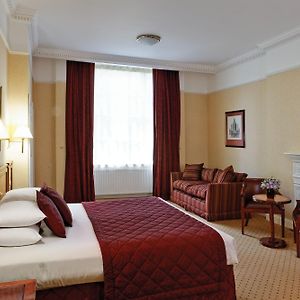 Zimmer mit Kingsize-Bett