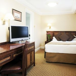 Zimmer mit Kingsize-Bett